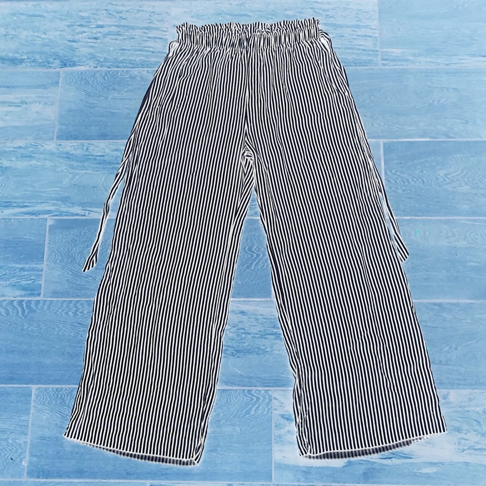 Stripes wide leg pants size medium